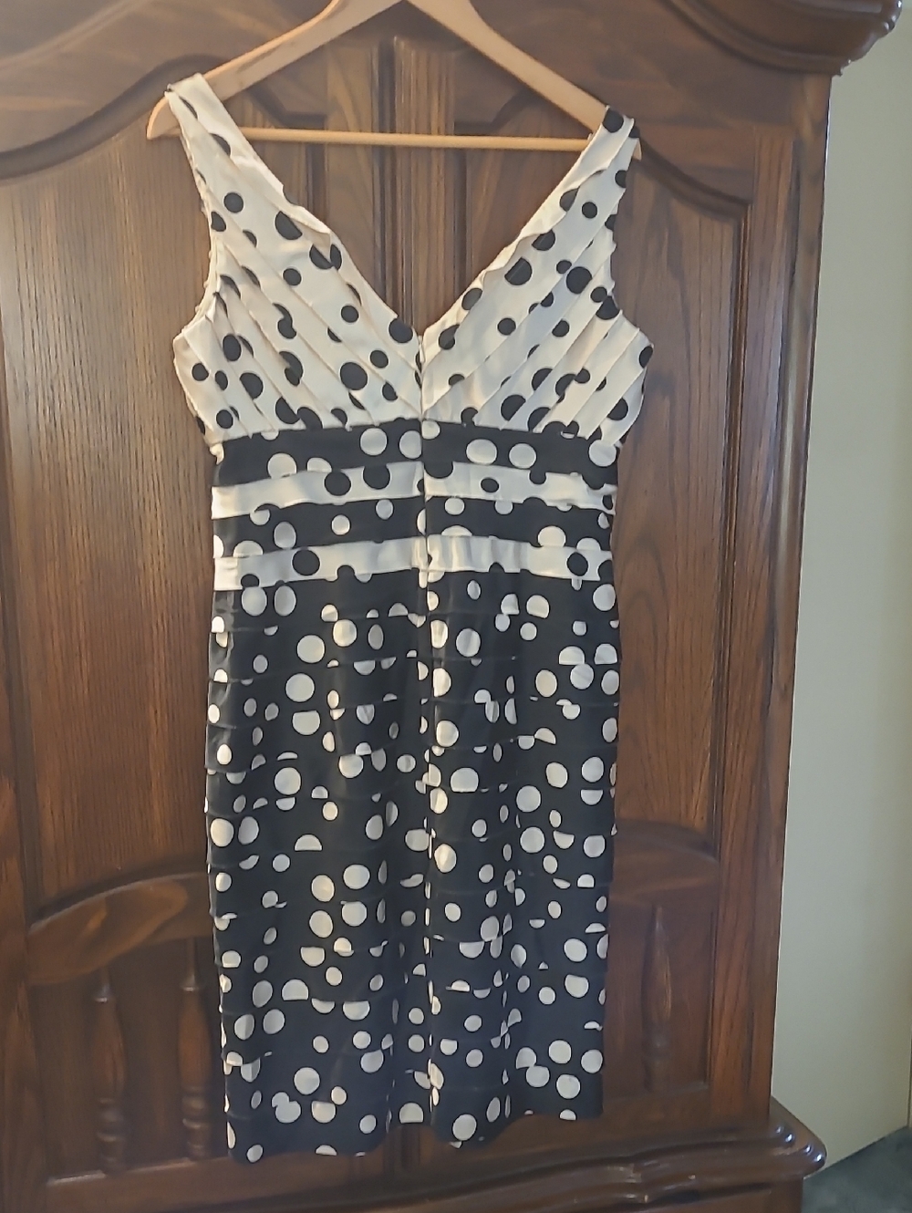 Jones New York Black & White Polka Dot V-Neck Midi Dress